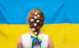 Who are ethnic (foreign) Ukrainians, and on the basis of what documents can they live in Ukraine?
