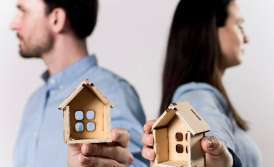 Division of joint property of spouses: how to divide the house and the land on which it stands?